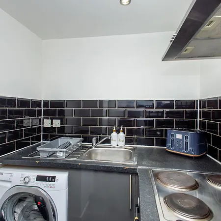 Vakantiehuis Modern Cozy Flat 6 Mins To Parking & Wifi *