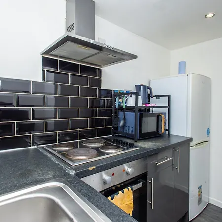 Modern Cozy Flat 6 Mins To Parking & Wifi