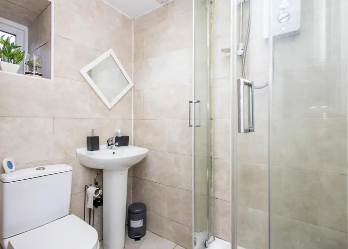 Modern Cozy Flat 6 Mins To Parking & Wifi Semesterbostad