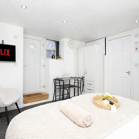 Ferienhaus Modern Cozy Flat 6 Mins To Parking & Wifi Leeds (West Yorkshire)