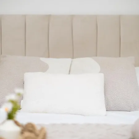 Ferienhaus Modern Cozy Flat 6 Mins To Parking & Wifi