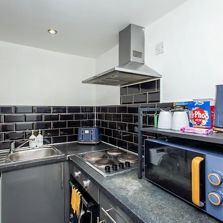 Modern Cozy Flat 6 Mins To Parking & Wifi