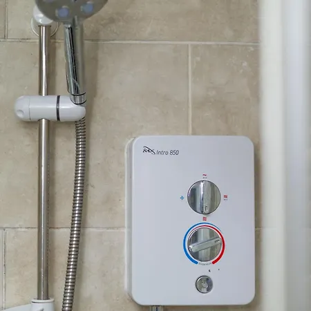Modern Cozy Flat 6 Mins To Parking & Wifi Prázdninový dům