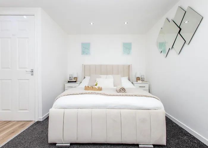 Modern Cozy Flat 6 Mins To Parking & Wifi *