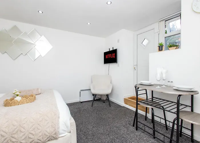 Дом отдыха Modern Cozy Flat 6 Mins To Parking & Wifi