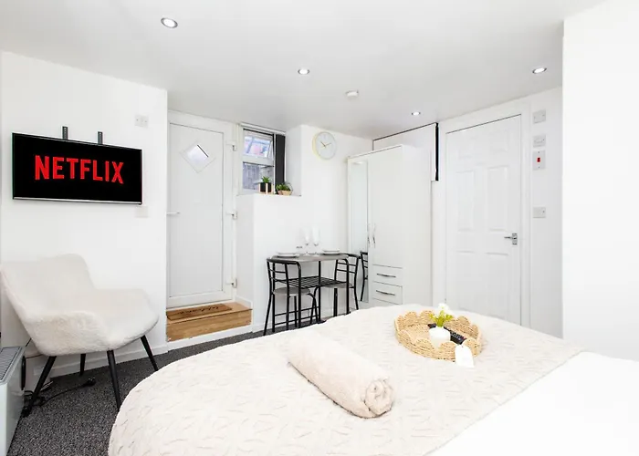 Дом отдыха Modern Cozy Flat 6 Mins To Parking & Wifi Лидс