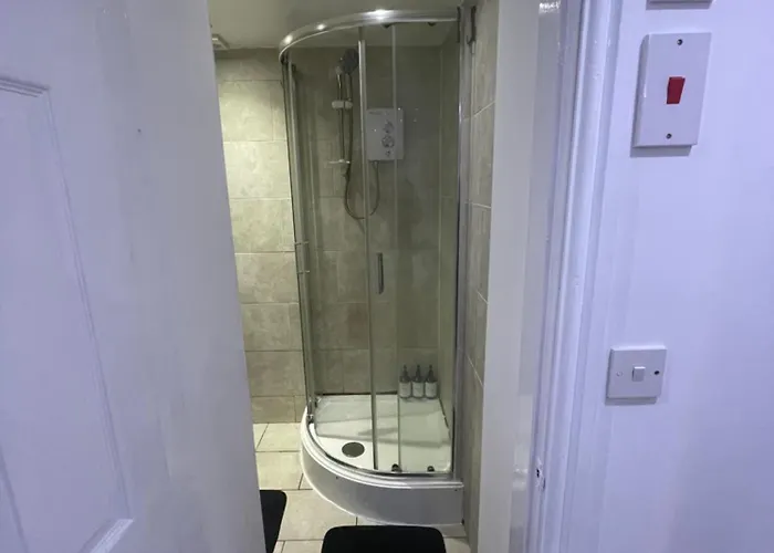 Modern Cozy Flat 6 Mins To Parking & Wifi Дом отдыха *